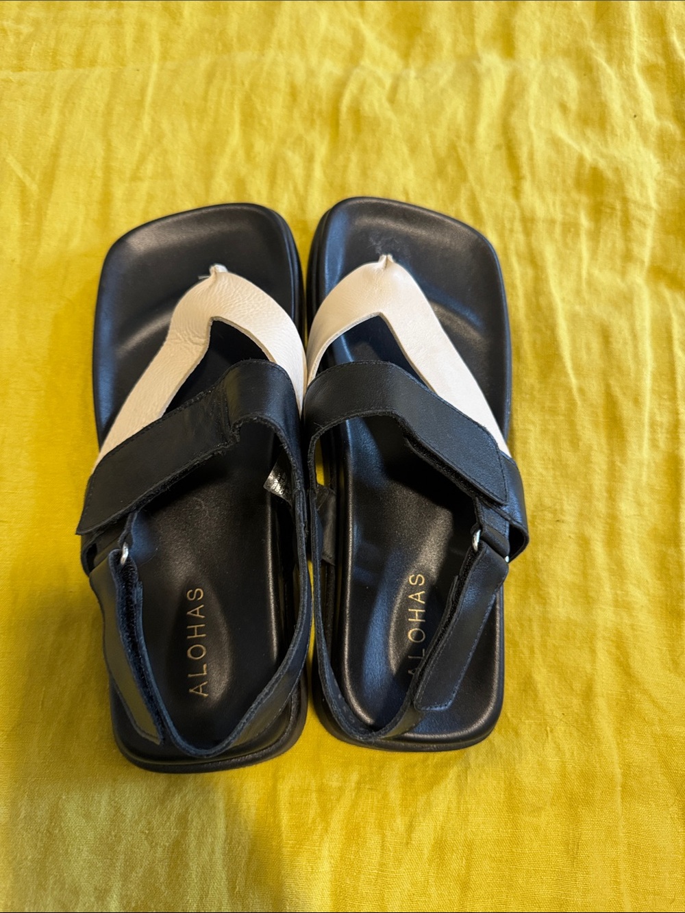 ALOHAS Two-Tone Leather Thong Sandals — Black & Cream - Picture 3 of 6